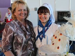 Светлана Королева, мастер производственного обучения и Екатерина Генук призер конкурса профмастерства "Первый чемпионат WorldSkills Belarus - 2014" Мария Купрей
