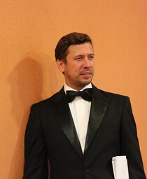 Российский актер театра и кино Андрей Мерзликин готовится к выходу на сцену
