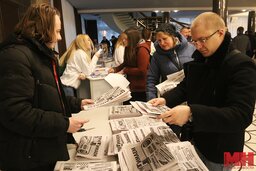 Вакансии с зарплатой от 305 до 1 000 руб. предлагали на общегородской ярмарке вакансий 3 20130527011004 IMG 3970 kopiya