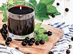 CHaynyiy napitok iz chernoy smorodinyi
