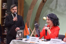 «Нельзя по одному мужчине судить всех». Маргарита Грачева, которой муж отрубил руки, презентовала книгу в Минске 1 foto 1 2