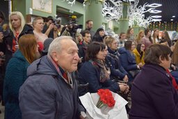 «Нельзя по одному мужчине судить всех». Маргарита Грачева, которой муж отрубил руки, презентовала книгу в Минске 2 foto 2 1