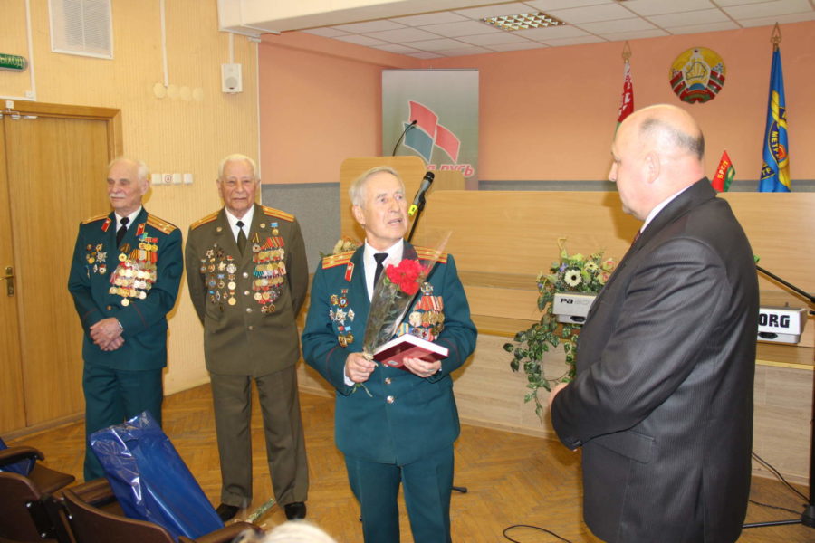 5. Veterany blagodaryat metropolitenovczev za priglashenie na vstrechu pokolenij 2018 god