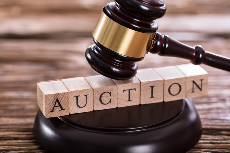 gavel on auction word picture id917901978