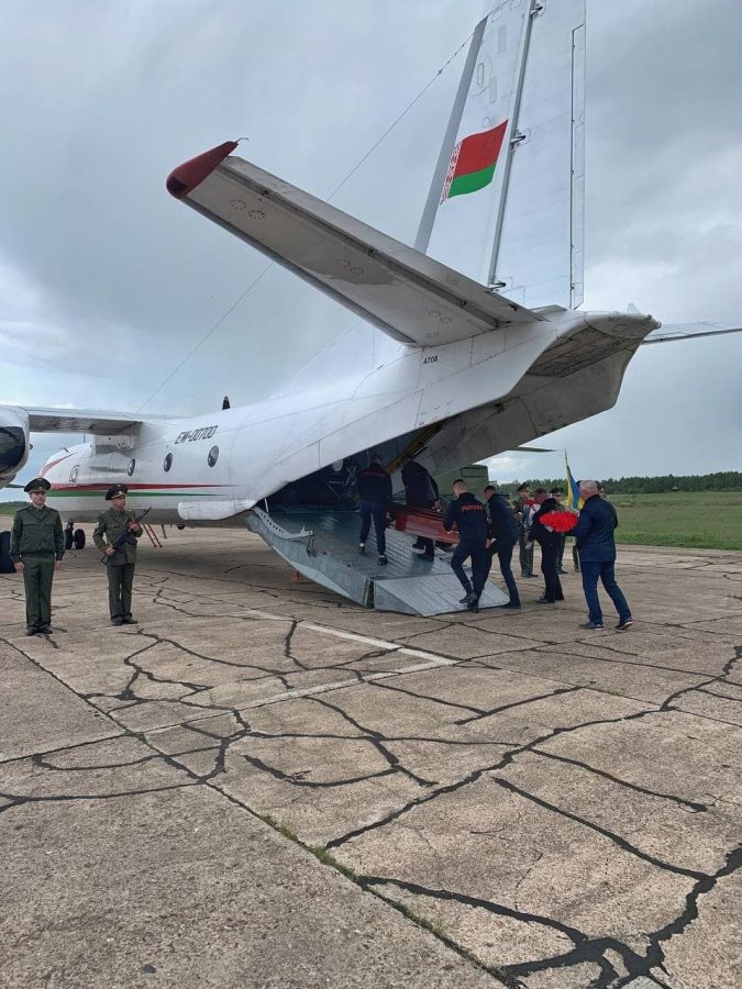 Год назад под Барановичами потерпел крушение военный самолет. Вспоминаем героев