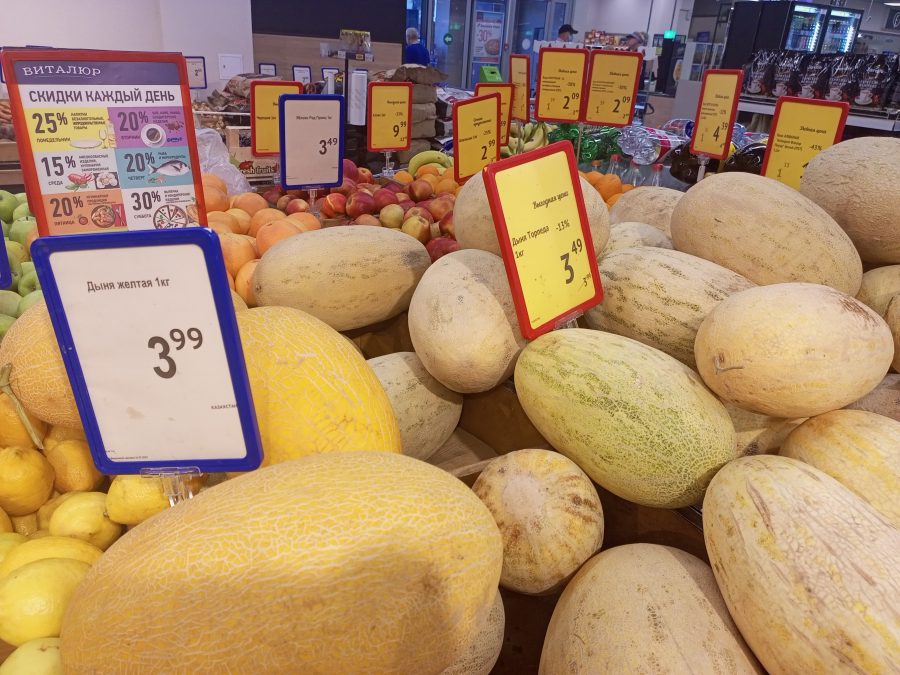 «Арбузов и дынь хватит всем!» В каких продуктовых магазинах Минска можно купить бахчевые, и сколько они стоят 3 foto 3 e1660309411754