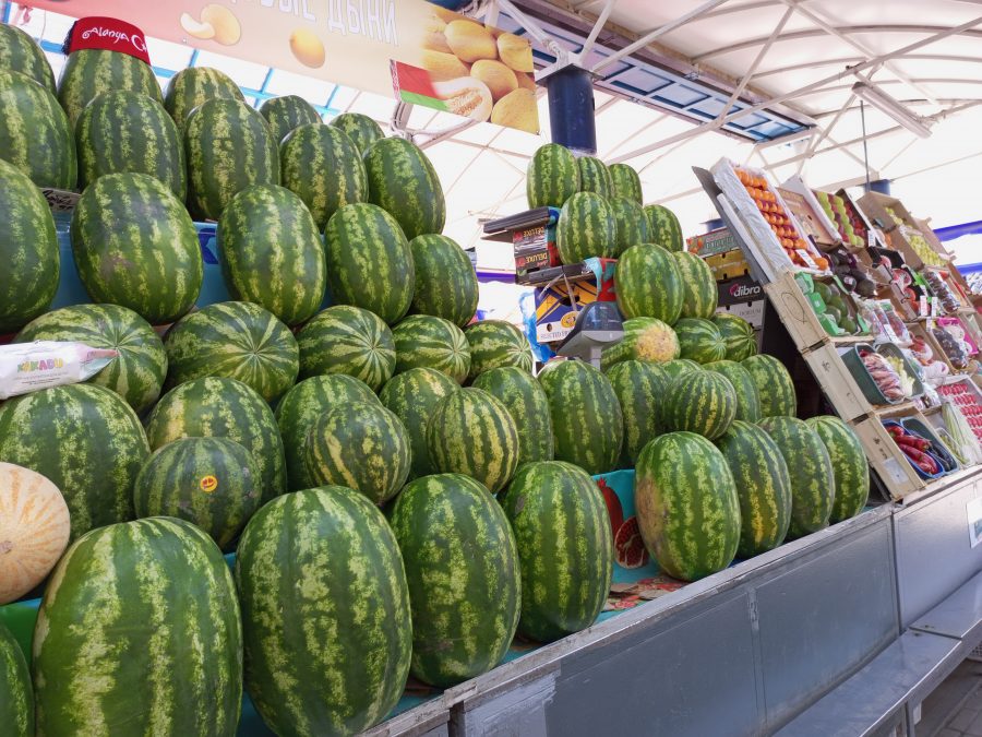 «Арбузов и дынь хватит всем!» В каких продуктовых магазинах Минска можно купить бахчевые, и сколько они стоят 8 foto 7 e1660309605192