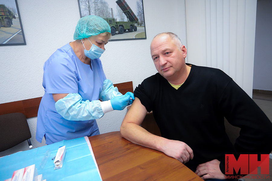 minsk vyezdnaya vakczinacziya ot grippa i kovid mediczina foto sergej pozhoga 10