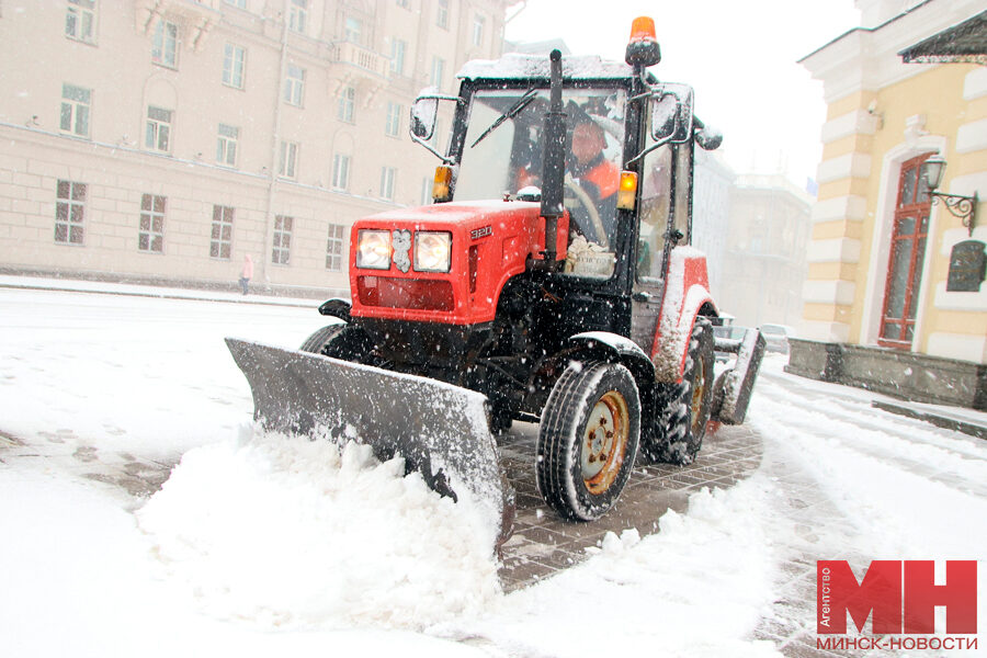 уборка снега трактор