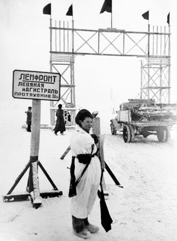 По шесть часов на посту в 30-градусный мороз. Как в Великую Отечественную служили регулировщицы 2 392ee