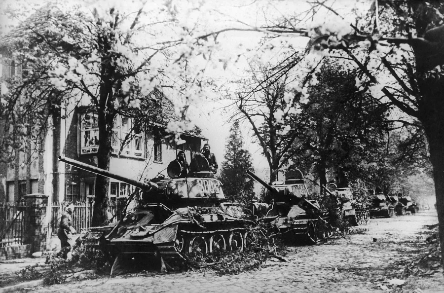 panzer der roten armee in berlin 100 resimage v variantbig1xn w 1472