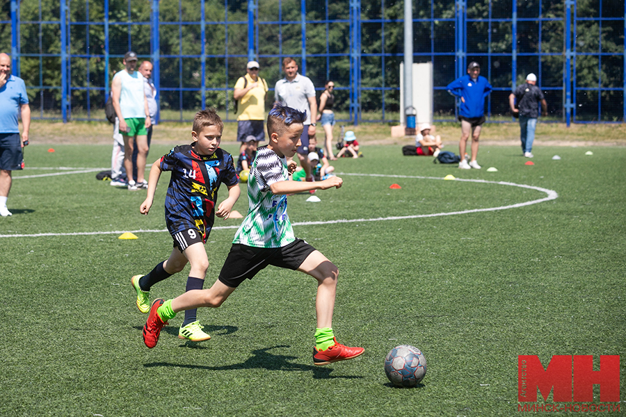 sport futbol kozhanyj myach malinovskaya 2 kopiya