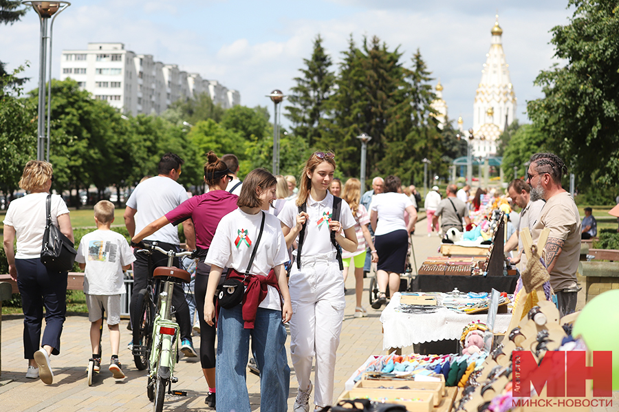 03 07 2023 prazdniki den nezavisimosti skver na ul kalinovskogo malinovskaya 56 kopiya