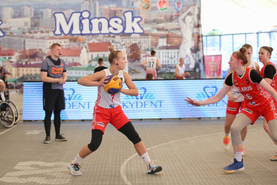 devushki na korte 2
