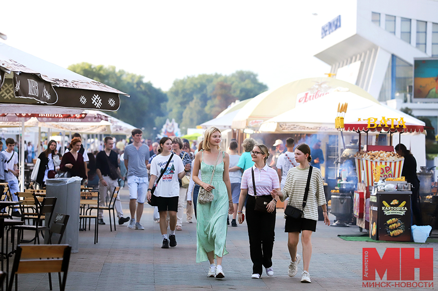 11 08 2023 otdyh torgovlya yarmarka u dvorcza sporta malinovskaya13