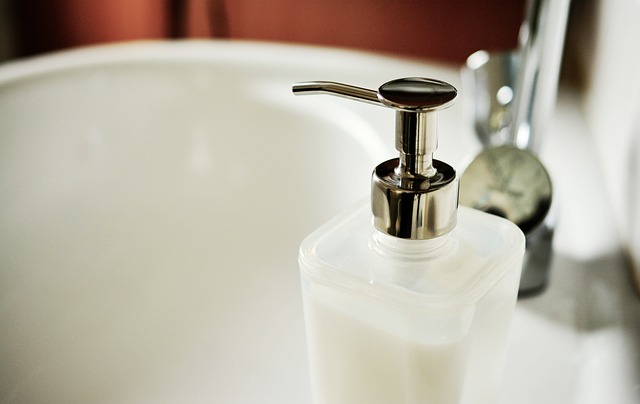 soap dispenser 2337697 640