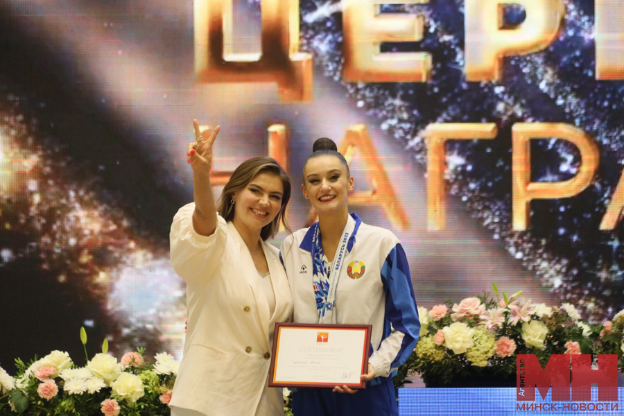 sport gimnastika nagrazhdenie finalov stolyarov 06 kopiya