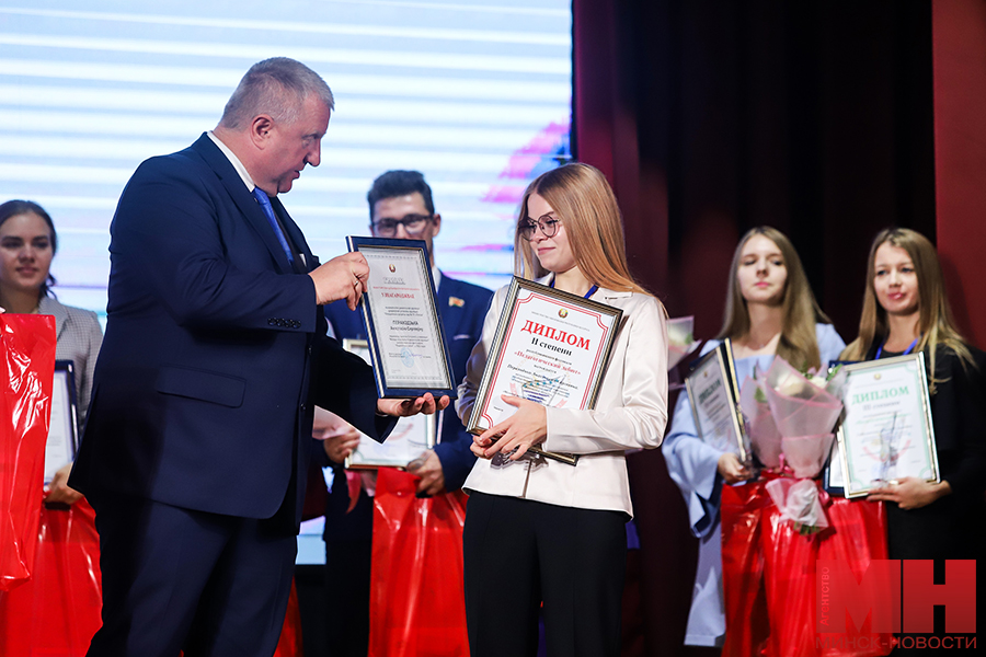 28 09 2023 – obrazovanie – nagrazhdenie uchitel goda pozhoga 07 kopiya