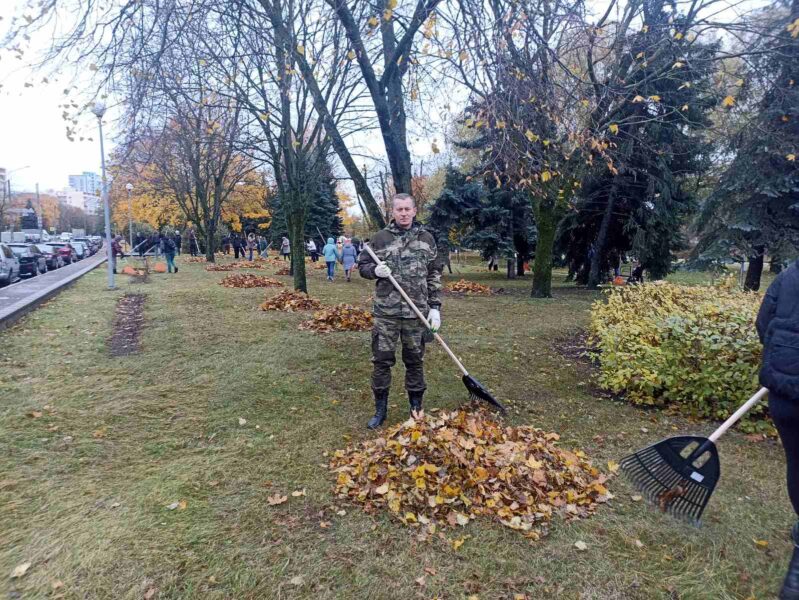 «Совместными усилиями сделаем район лучше». В Партизанском проходит общегородской субботник 2 izobrazhenie viber 2023 10 28 10 38 10 789
