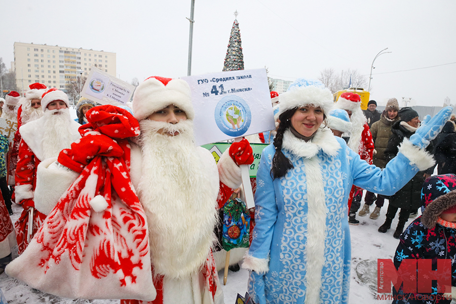 prazdniki ukrasheniya nashestvie frunzenskih dedov morozov stolyarov 06 kopiya