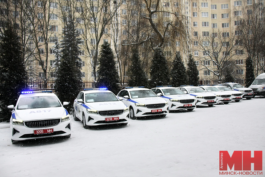 18 01 2023 minskoe gorodskoe upravlenie departamenta ohrany mvd vruchenie klyuchej ot novyh avto foto sarveta07 kopiya