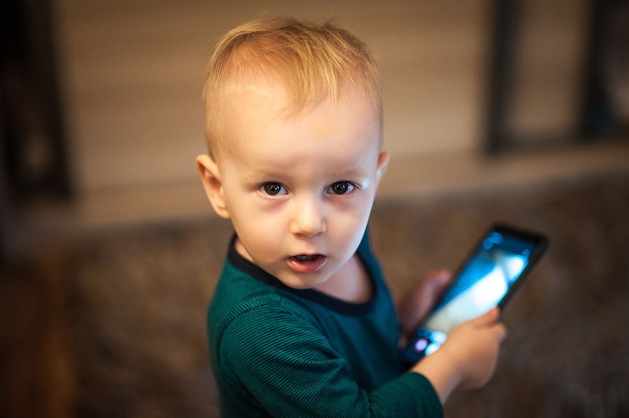 Мама, можно я поиграю? Плюсы и минусы гаджетов для детей 3 baby 5873385 1280