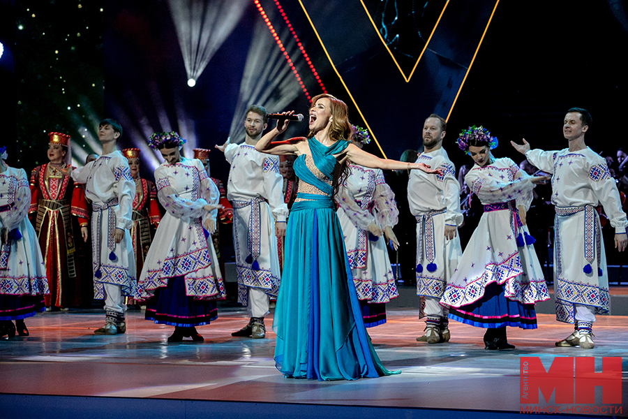 12 02 2024 yubilejnyj vecher yuriya alejnika i yulii bykovoj 01 kopiya