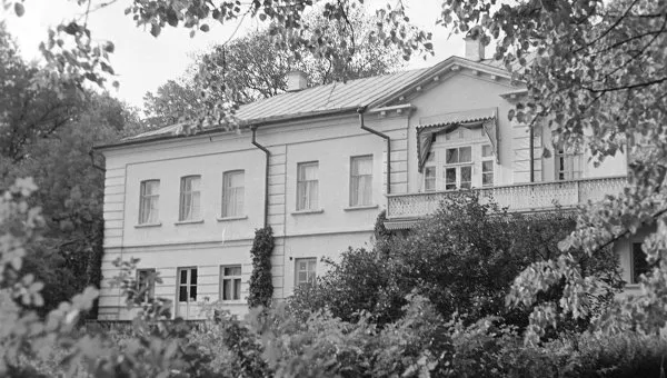 Почему в музее Бостона рамы без картин, и где собираются потомки Толстого. Этот день в истории: 18 марта 3