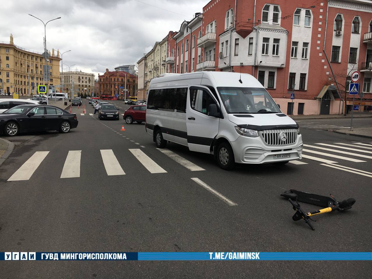 Девушка на самокате попала под маршрутку на ул. Кирова - Минск-новости