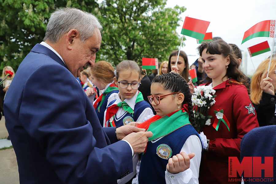 06 05 2024 istoriya vozlozhenie k barelefu n rafieva vov pamyat malinovskaya 01 kopiya