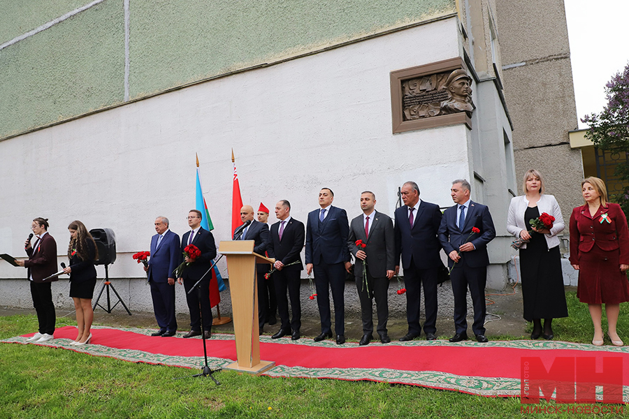 06 05 2024 istoriya vozlozhenie k barelefu n rafieva vov pamyat malinovskaya 32 kopiya