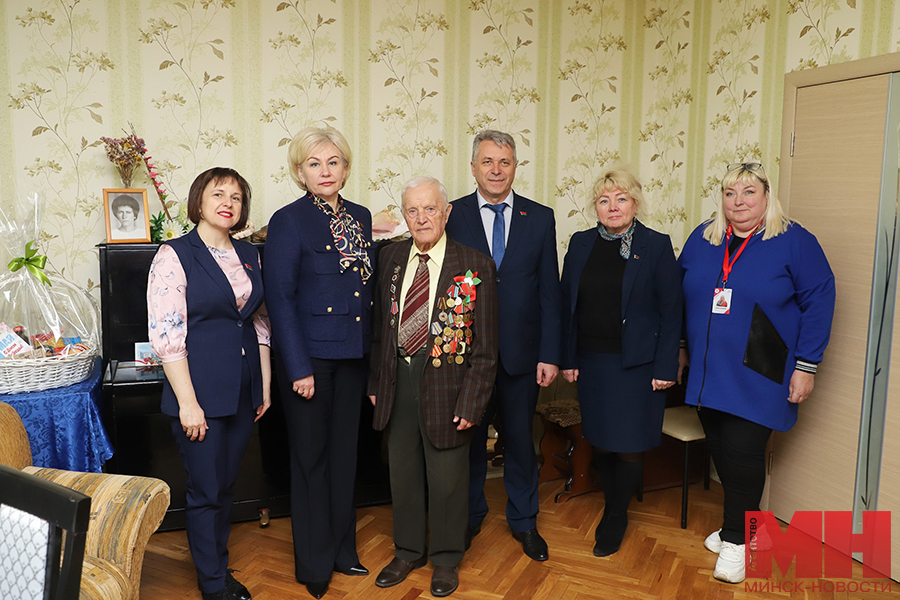 07 05 2024 soczialka pozdravlenie veterana vov feshhenko den pobedy malinovskaya08 kopiya