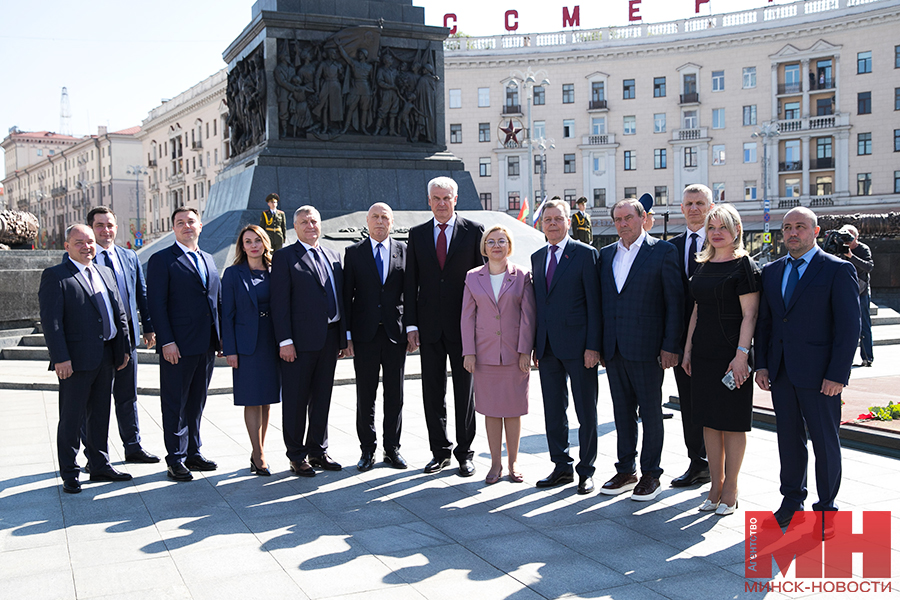 20 05 2024 mgik vozlozhenie czvetov delegacziya magadana miczevich 13 kopiya