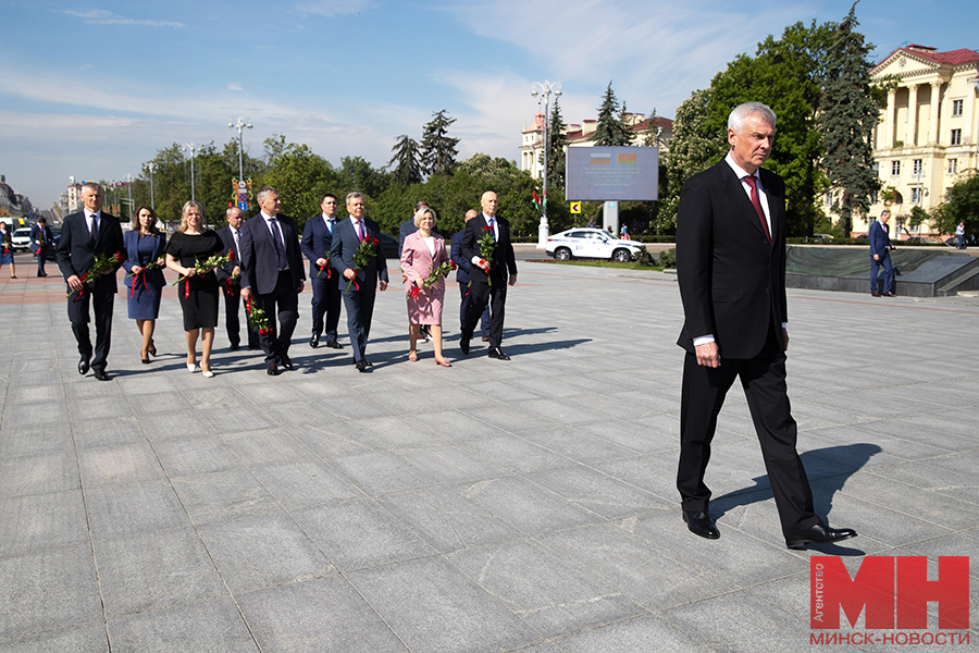 20 05 2024 mgik vozlozhenie czvetov delegacziya magadana miczevich 2 kopiya