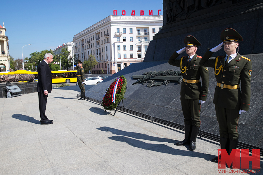 20 05 2024 mgik vozlozhenie czvetov delegacziya magadana miczevich 5 kopiya