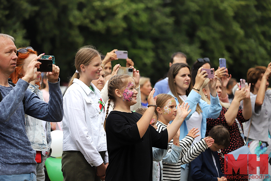 03 07 2024 prazdniki den nezavisimosti park 60 letiya oktyabrya malinovskaya18 kopiya