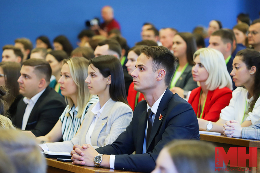 09 07 2024 politika ii belorusskij molodezhnyj parlamentskij forum kochanova malinovskaya15 kopiya