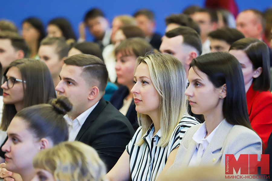 09 07 2024 politika ii belorusskij molodezhnyj parlamentskij forum kochanova malinovskaya17 kopiya