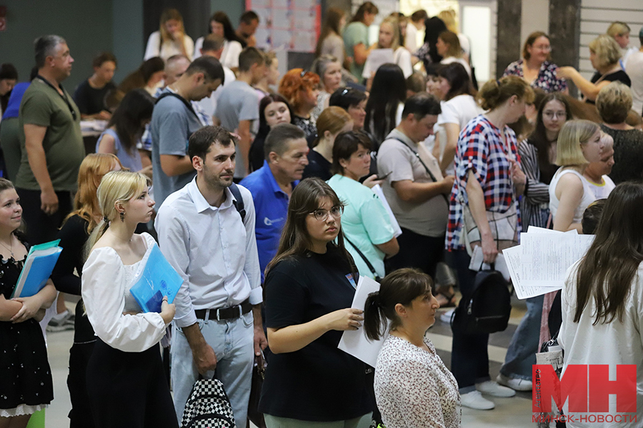 12 07 2024 obrazovanie priemnaya kampaniya abiturianty malinovskaya30 kopiya