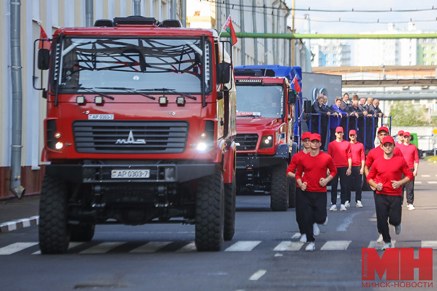 transport avtomobili prazdnik maz stolyarov 25 kopiya