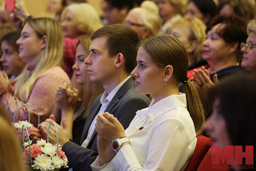 10 10 2024 obrazovanie nagrazhdenie pedagogov frunzenskogo rajona malinovskaya22 kopiya