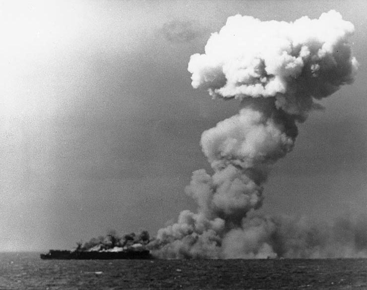 uss princeton cvl 23 burning on 24 october 1944 80 g 287970