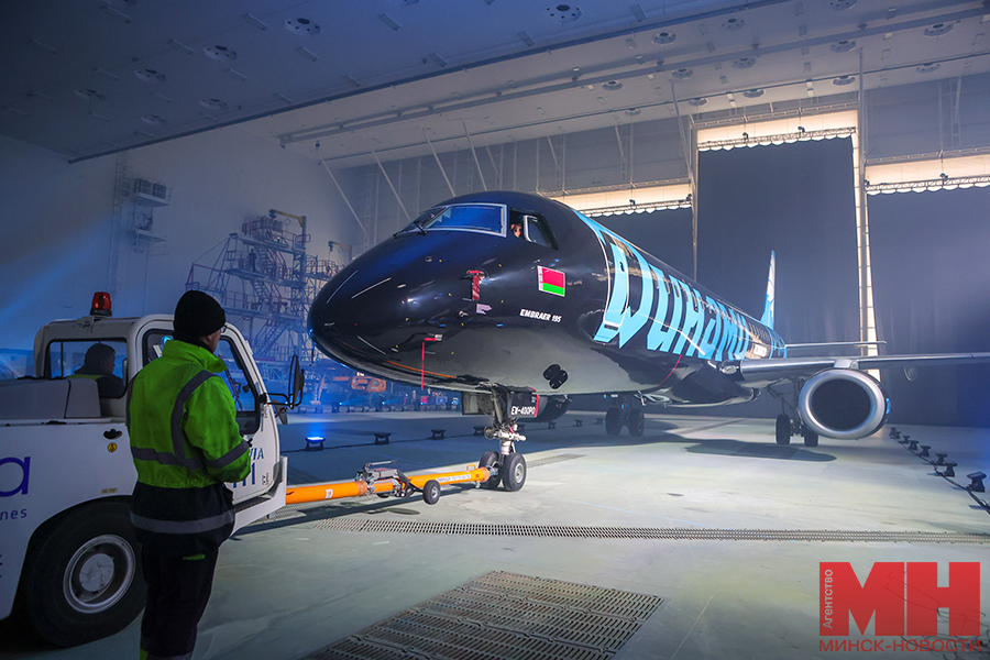 14 11 2024 transport dinamobelavia prezentuyut samolet pozhoga 42 kopiya