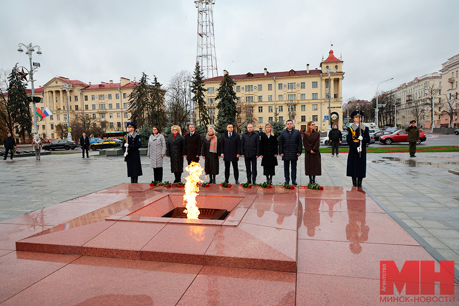 18 11 2024 politika vozlozhenie delegacziya smolensk malinovskaya14 kopiya