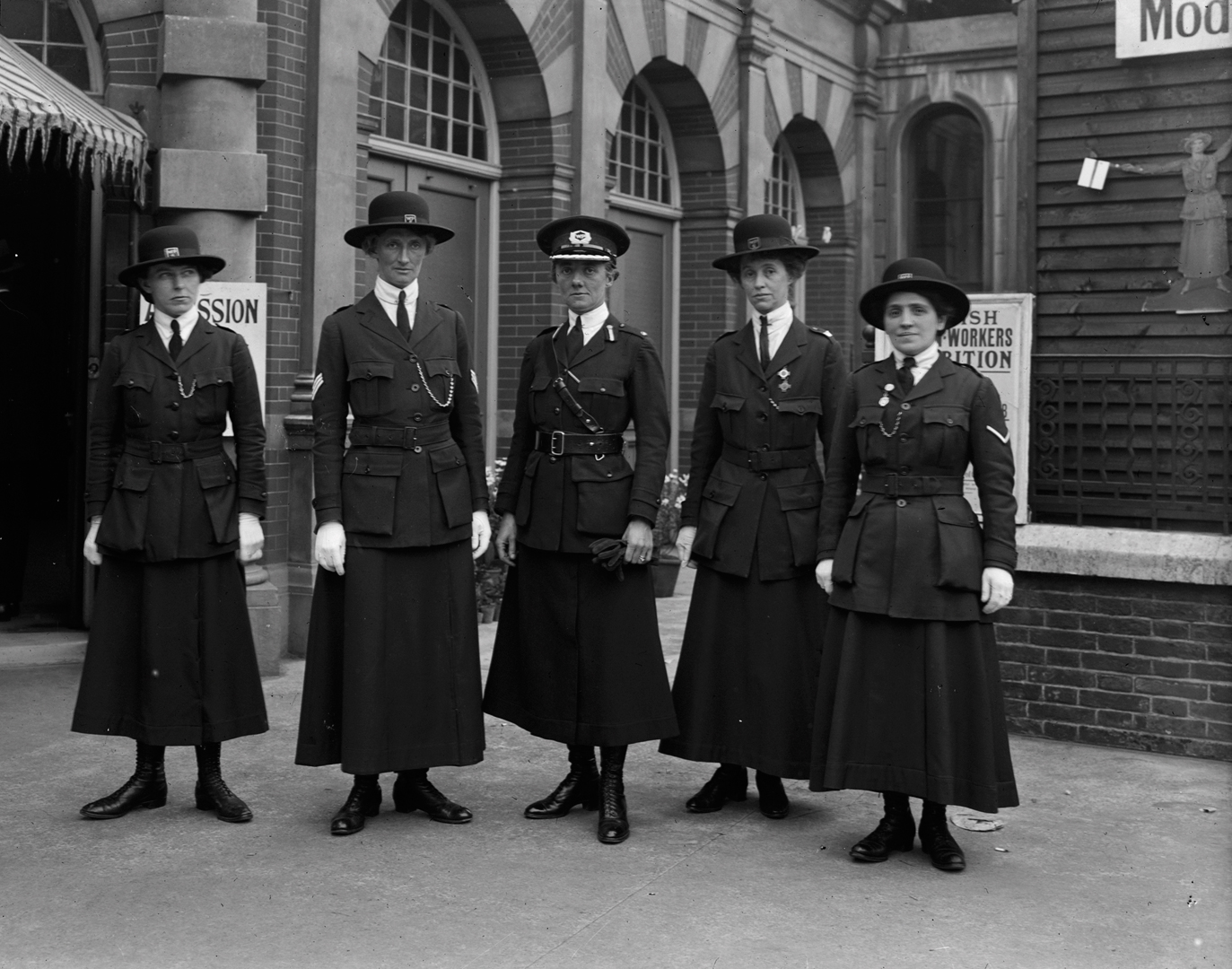 2 broom christina offiziere der frauenpolizei london 1916 iwm