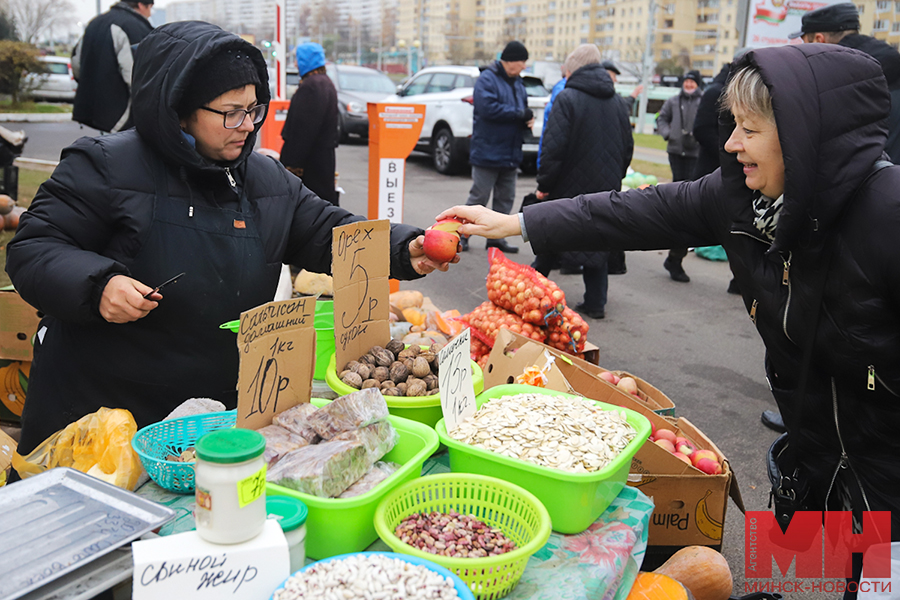 selo torgovlya yarmarka stolyarov 01 kopiya