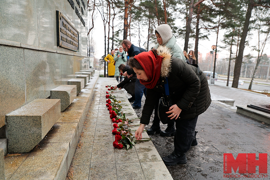 06 12 2024 politika ii forum molodyh gosudarstvennyh sluzhashhih vozlozhenie malinovskaya06 kopiya