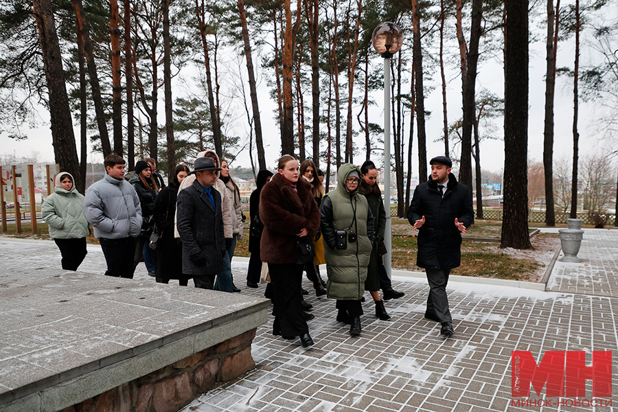 06 12 2024 politika ii forum molodyh gosudarstvennyh sluzhashhih vozlozhenie malinovskaya08 kopiya