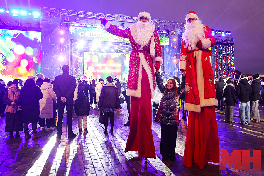 30 12 2024 prazdnik prezentacziya yolki oktyabrskogo rajona miczevich 3 kopiya