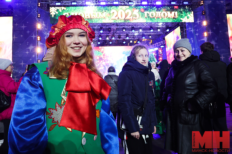 30 12 2024 prazdnik prezentacziya yolki oktyabrskogo rajona miczevich 4 kopiya 1